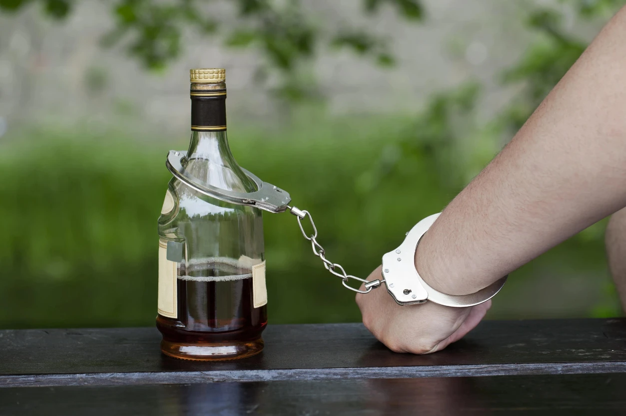 Alkoholizmus a csaladban - Mit tehetunk? Hogyan segithetunk?